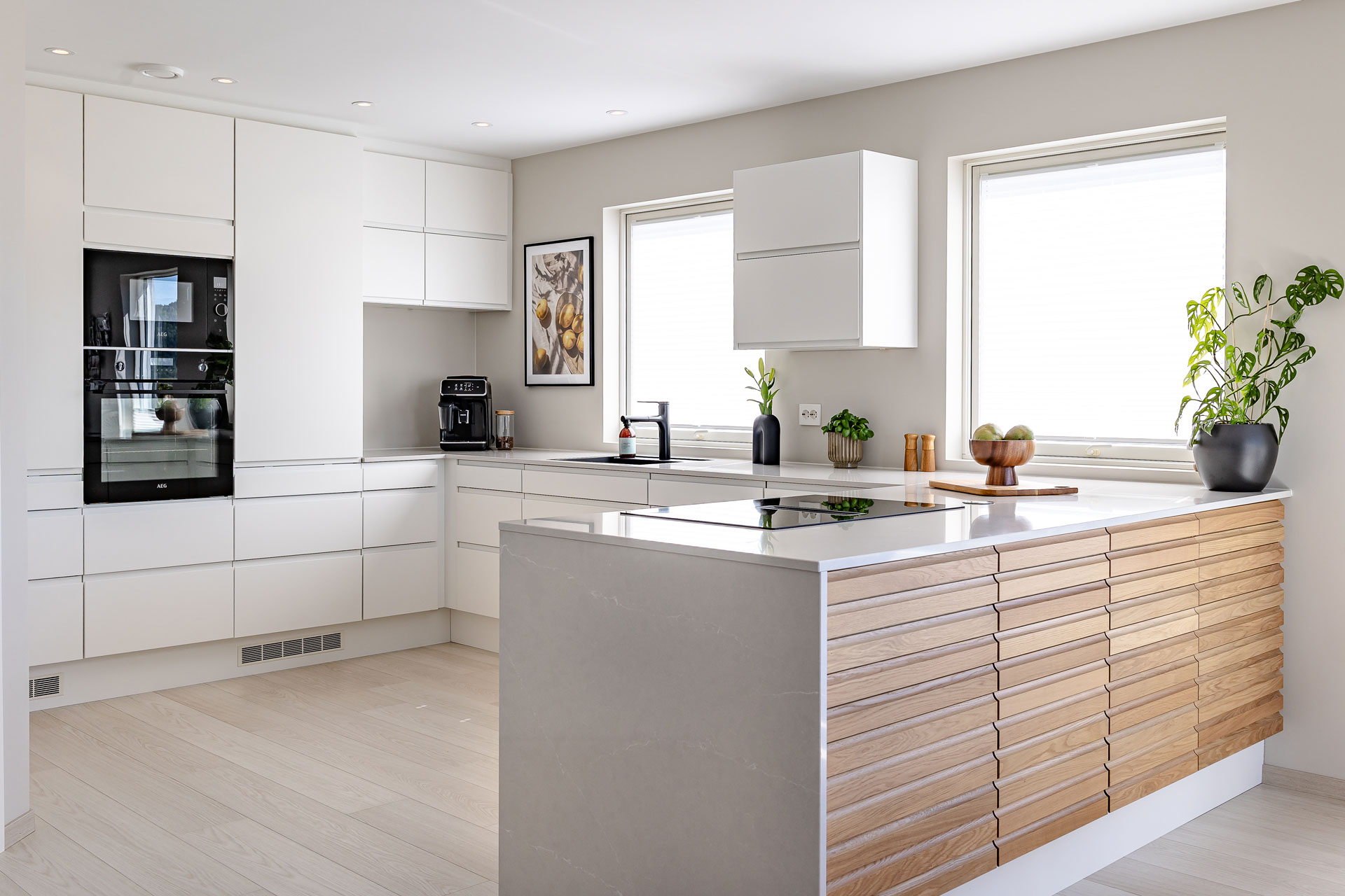 Classic lamell i eik kombinert med Urban hvit. 