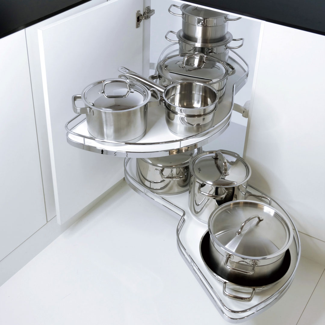 Le Mans - hjørneskapsuttrekk. Passer til åpning på bredde ca. 500 mm
Finnes som svingbar til høyre og venstre.