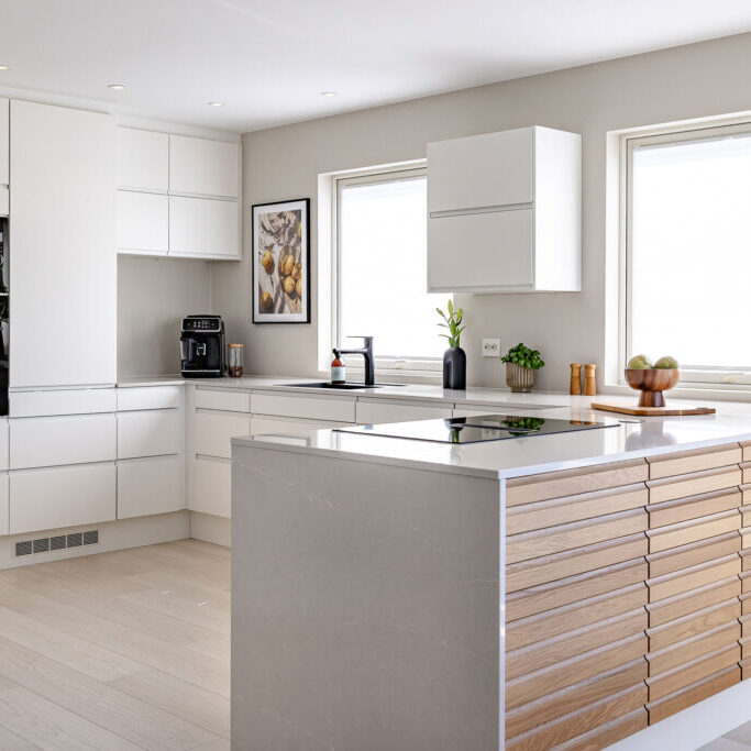 Classic lamell i eik kombinert med Urban hvit. 