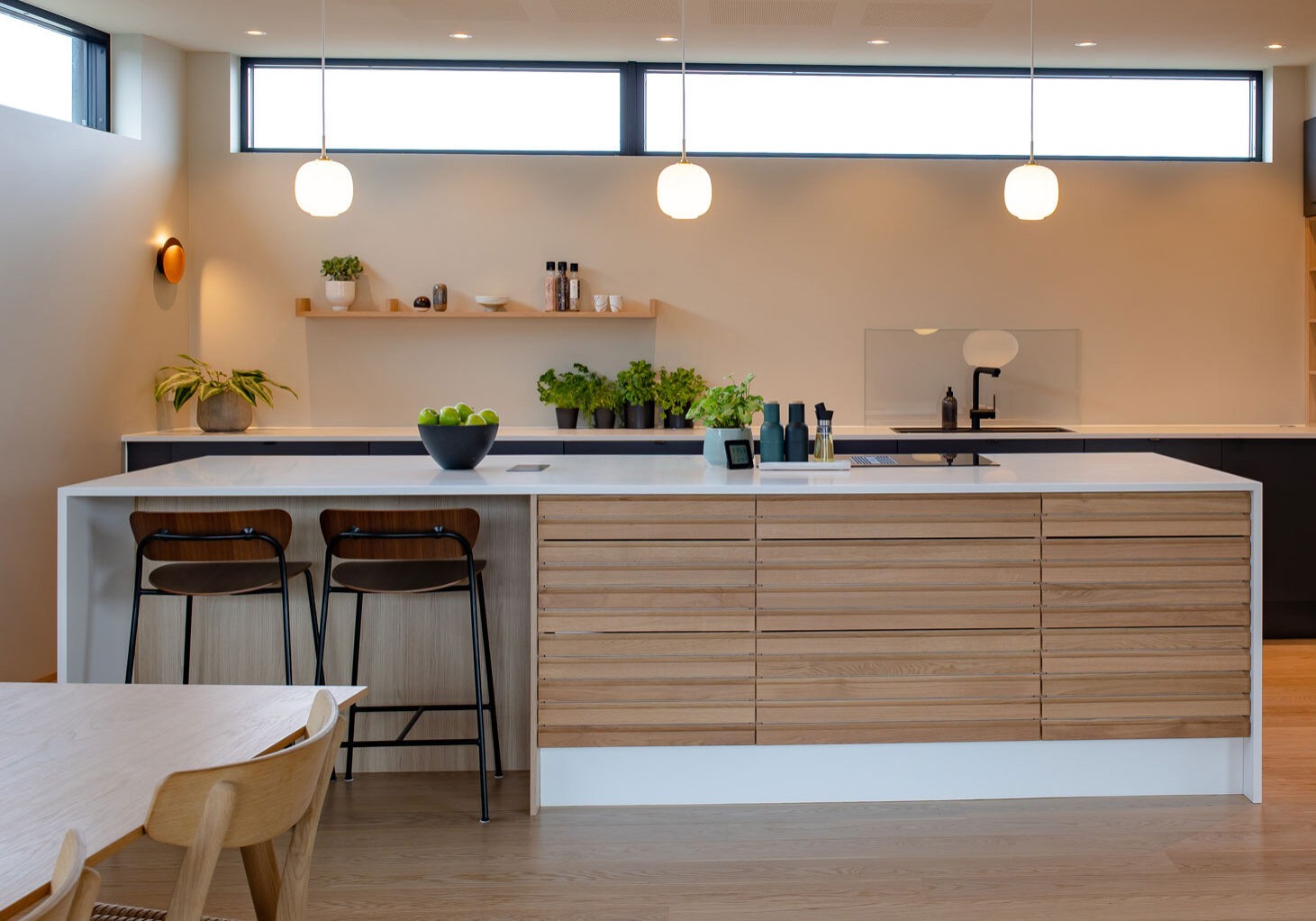 Classic lamell i eik, kombinert med New York Graphite, hos kunde i Stavanger